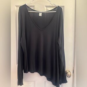 Women's Venus V-Neck Colder Shoulder Long Sleeve Top in Black size 2X